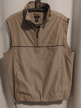 Izod Men's Tan Quarter-Zip Sleeveless Golf Vest